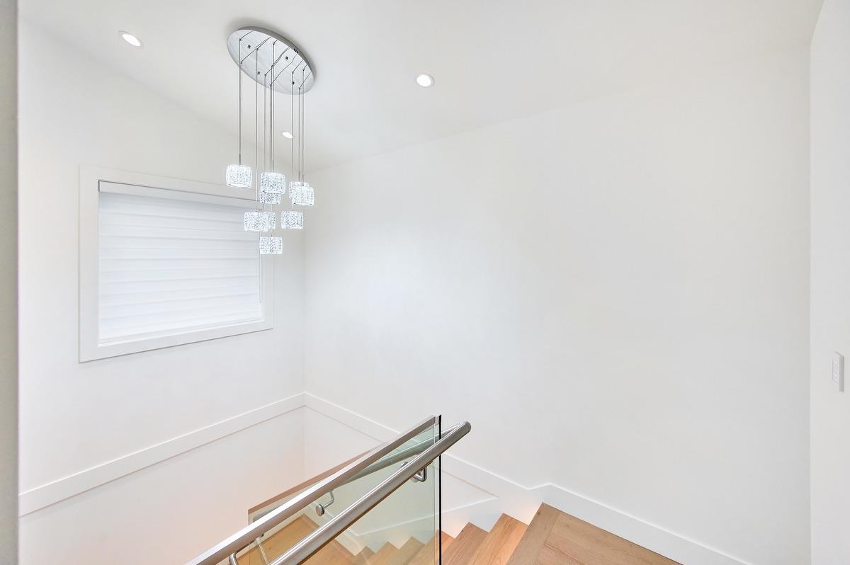 Loft / Bonus Room Photo of 806 Montroyal Boulevard, North Vancouver, BC