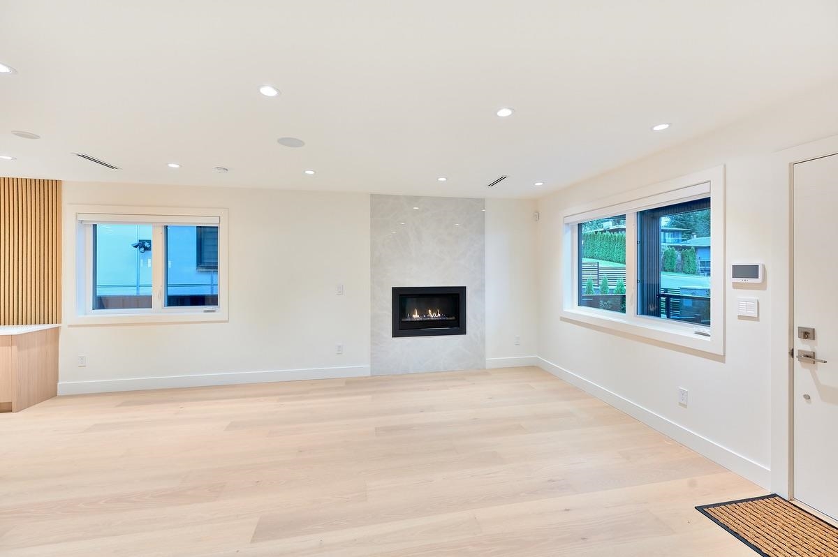 Primary Bathroom Photo of 806 Montroyal Boulevard, North Vancouver, BC