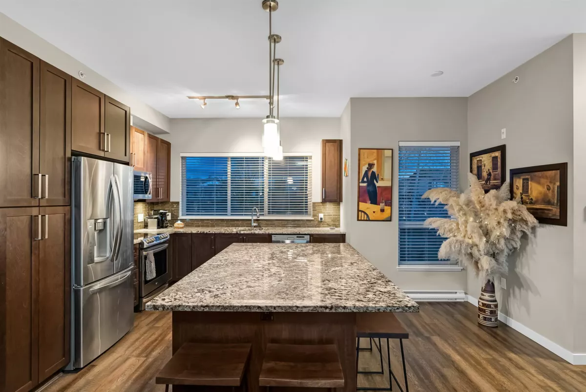 Kitchen Photo of 410 6470 194 Street, Surrey, BC