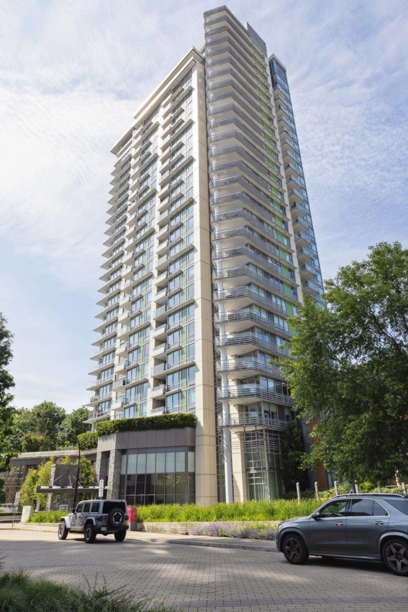 Walk-In Closet Photo of 1608 680 Seylynn Crescent, North Vancouver, BC