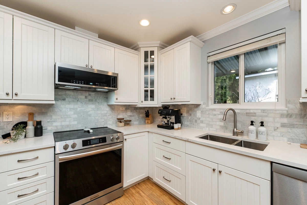 Kitchen Island Photo of 3643 Kennedy Street, Port Coquitlam, BC