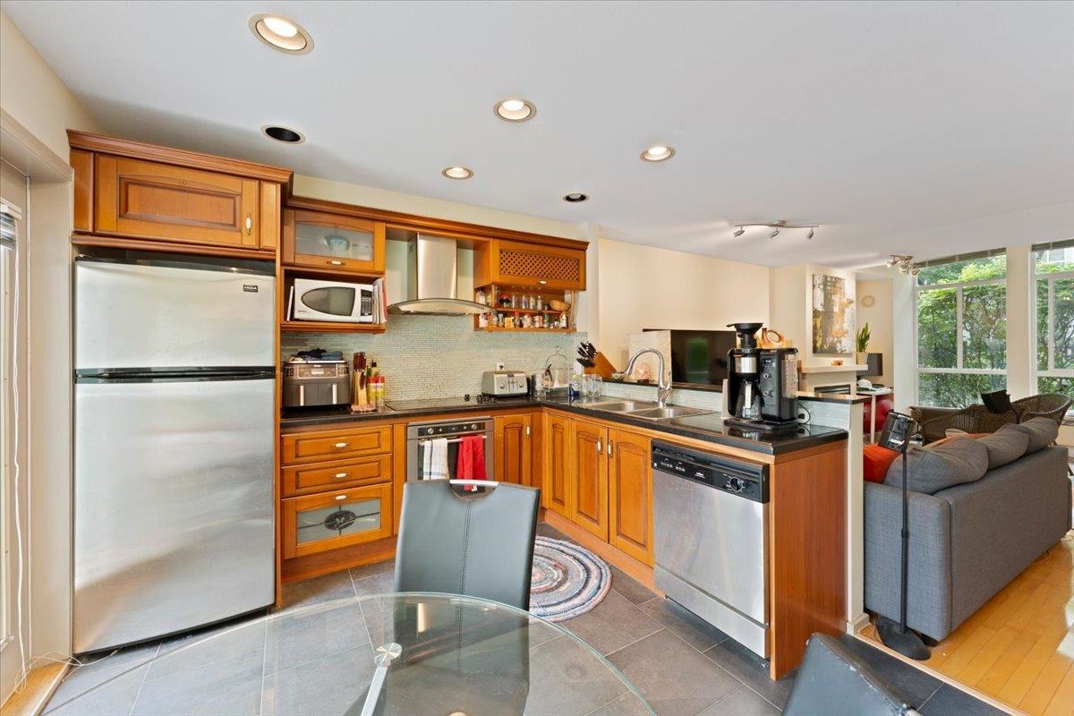 Breakfast Nook Photo of 6878 Village Green, Burnaby, BC