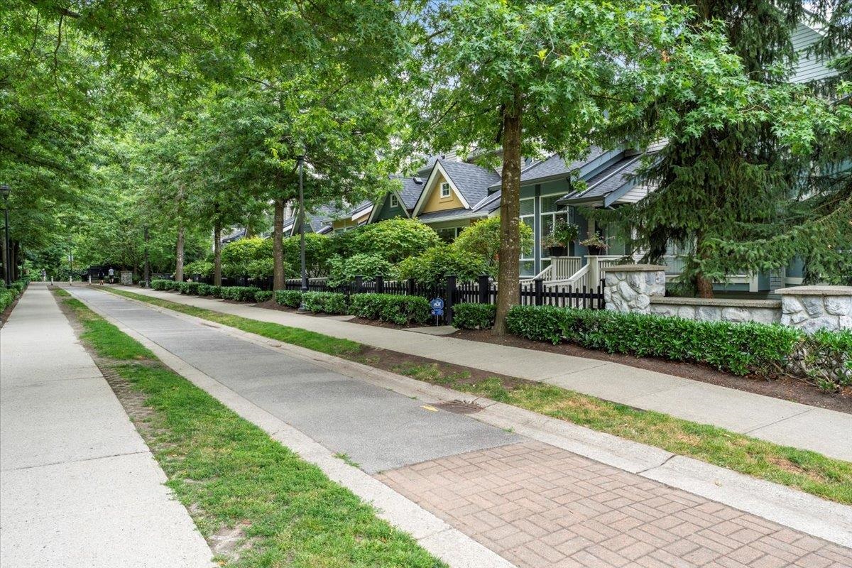 Garden / Landscaping Photo of 6878 Village Green, Burnaby, BC