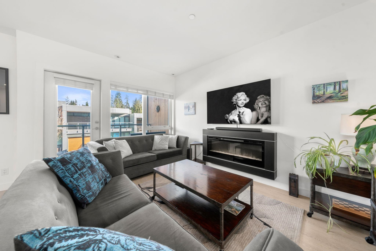 Breakfast Nook Photo of 43 3596 Salal Drive, North Vancouver, BC