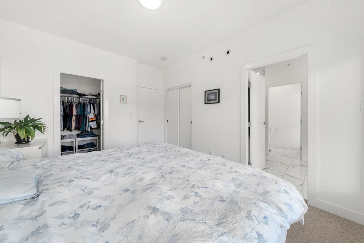 Guest Bathroom Photo of 43 3596 Salal Drive, North Vancouver, BC
