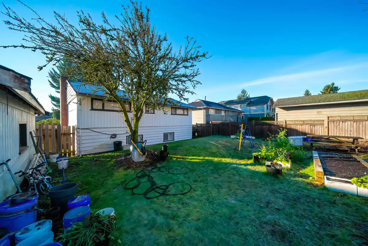 Breakfast Nook Photo of 915 Walls Avenue, Coquitlam, BC