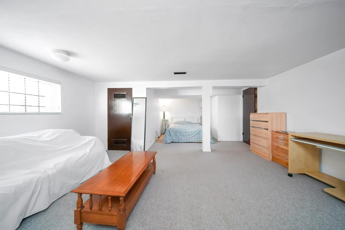 Kitchen Island Photo of 915 Walls Avenue, Coquitlam, BC