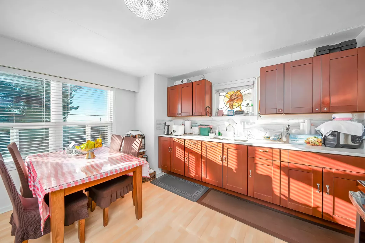 Living Room Photo of 915 Walls Avenue, Coquitlam, BC