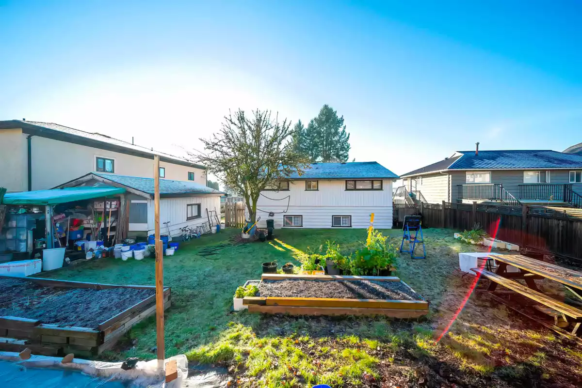 Walk-In Closet Photo of 915 Walls Avenue, Coquitlam, BC