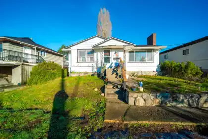 915 Walls Avenue, Coquitlam, BC, Maillardville — 3 bed single family residence for sale