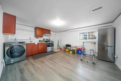 Kitchen Photo of 915 Walls Avenue, Coquitlam, BC