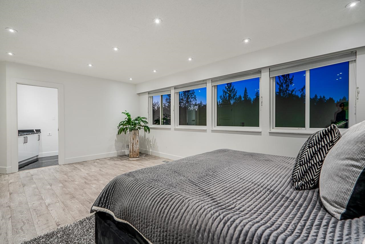 Entry Foyer Photo of 6446 Marine Drive, West Vancouver, BC