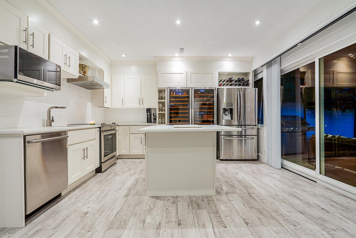 Front Yard Photo of 6446 Marine Drive, West Vancouver, BC