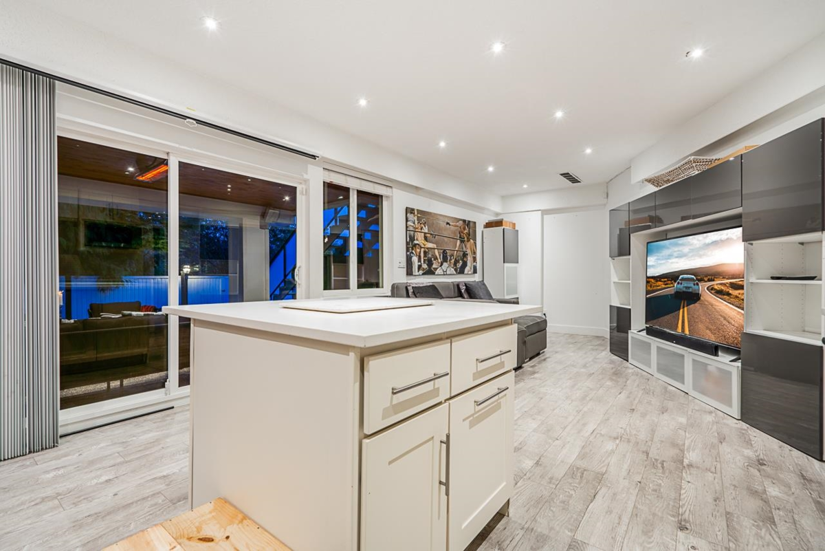 Hot Tub / Spa Photo of 6446 Marine Drive, West Vancouver, BC