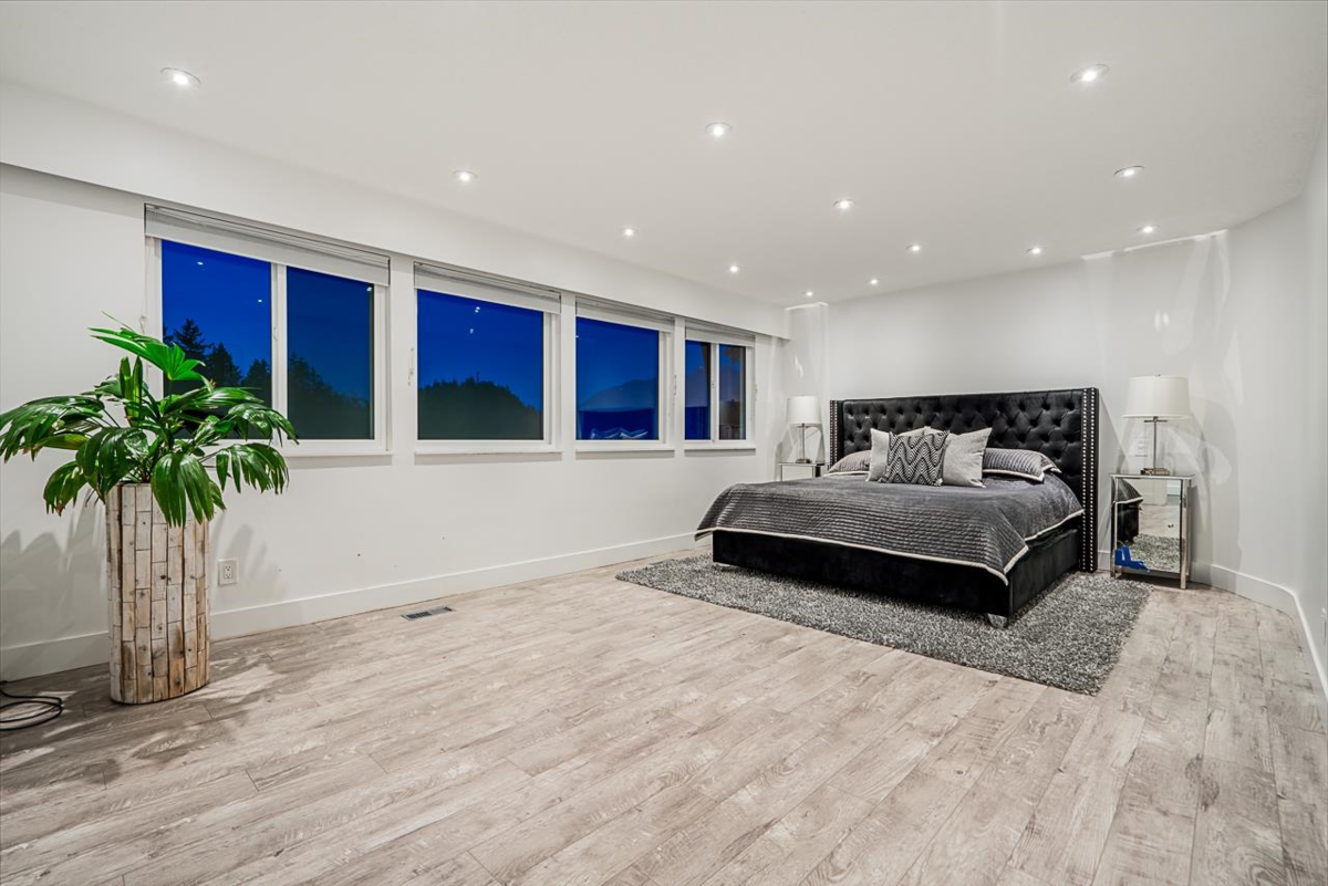 Laundry Room Photo of 6446 Marine Drive, West Vancouver, BC