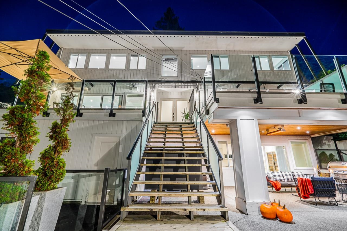 Living Room Photo of 6446 Marine Drive, West Vancouver, BC