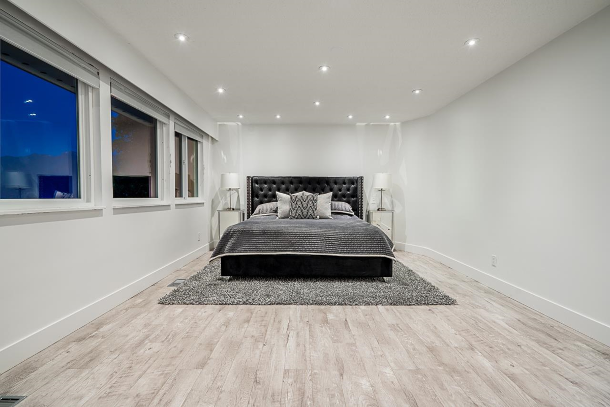 Mudroom Photo of 6446 Marine Drive, West Vancouver, BC