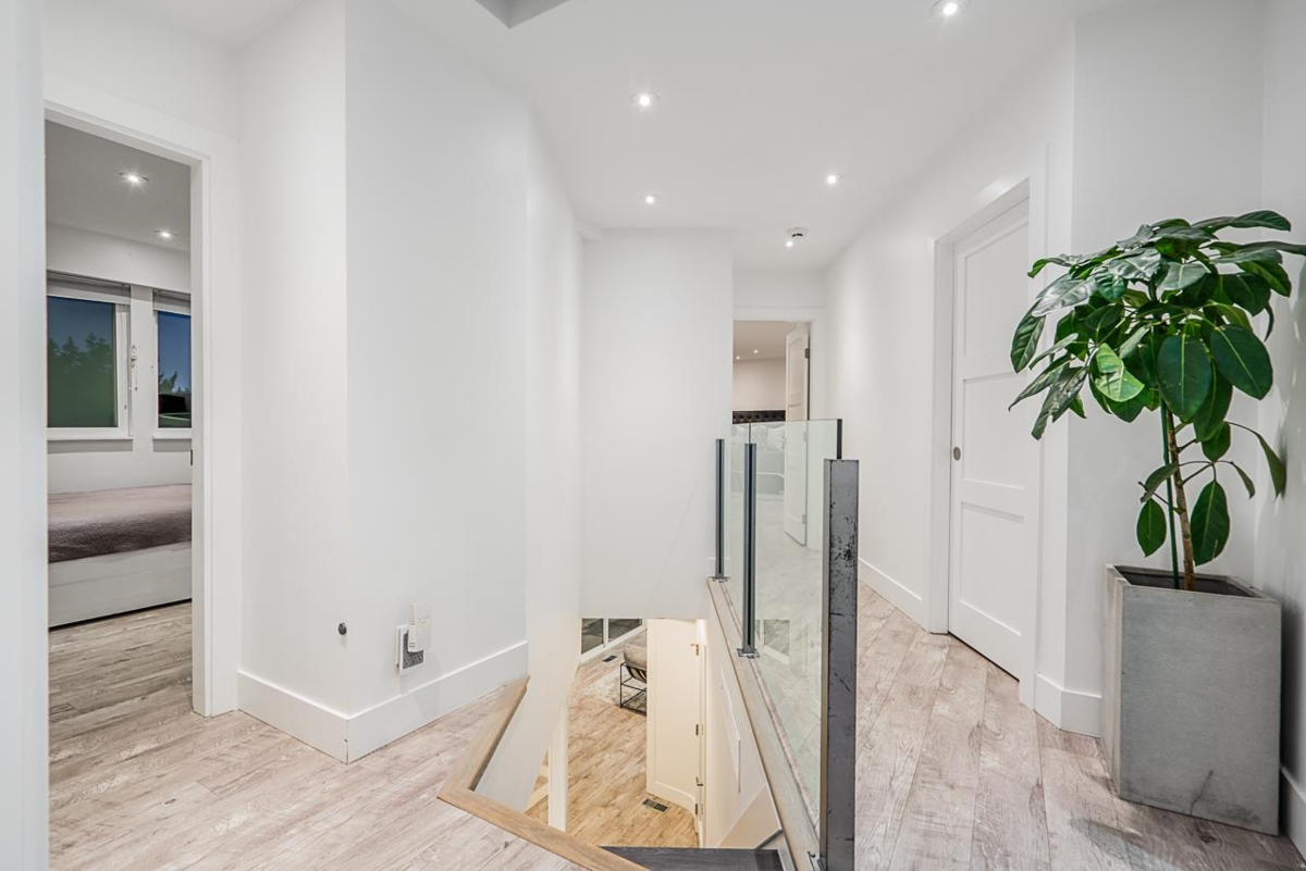 Outdoor Deck Photo of 6446 Marine Drive, West Vancouver, BC