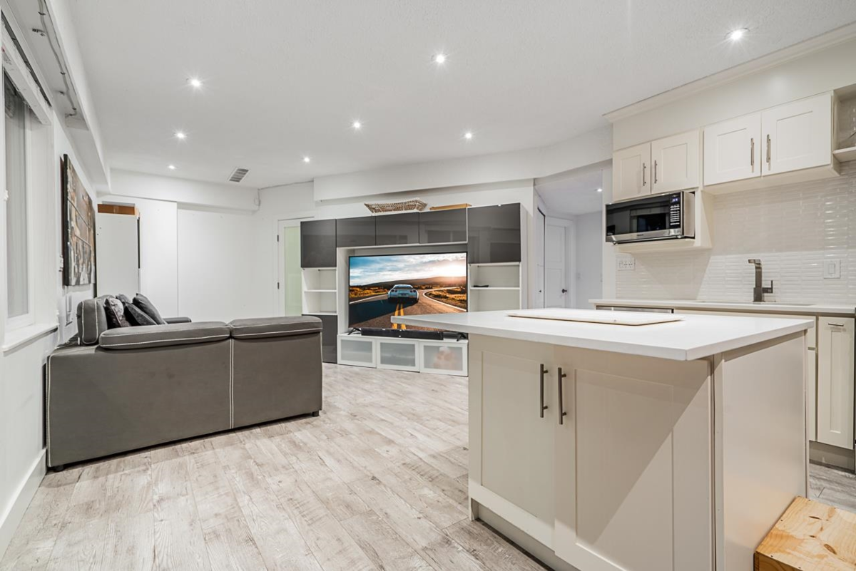 Outdoor Kitchen Photo of 6446 Marine Drive, West Vancouver, BC