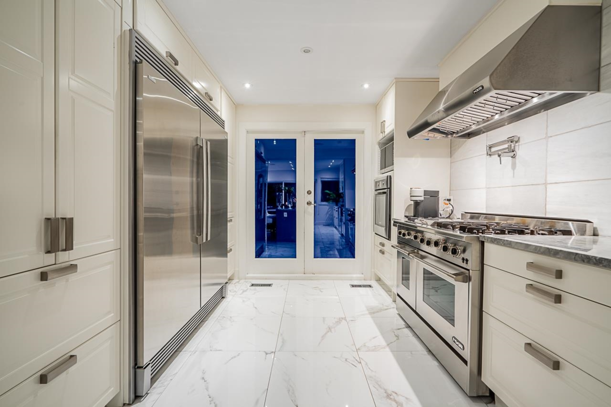 Powder Room Photo of 6446 Marine Drive, West Vancouver, BC