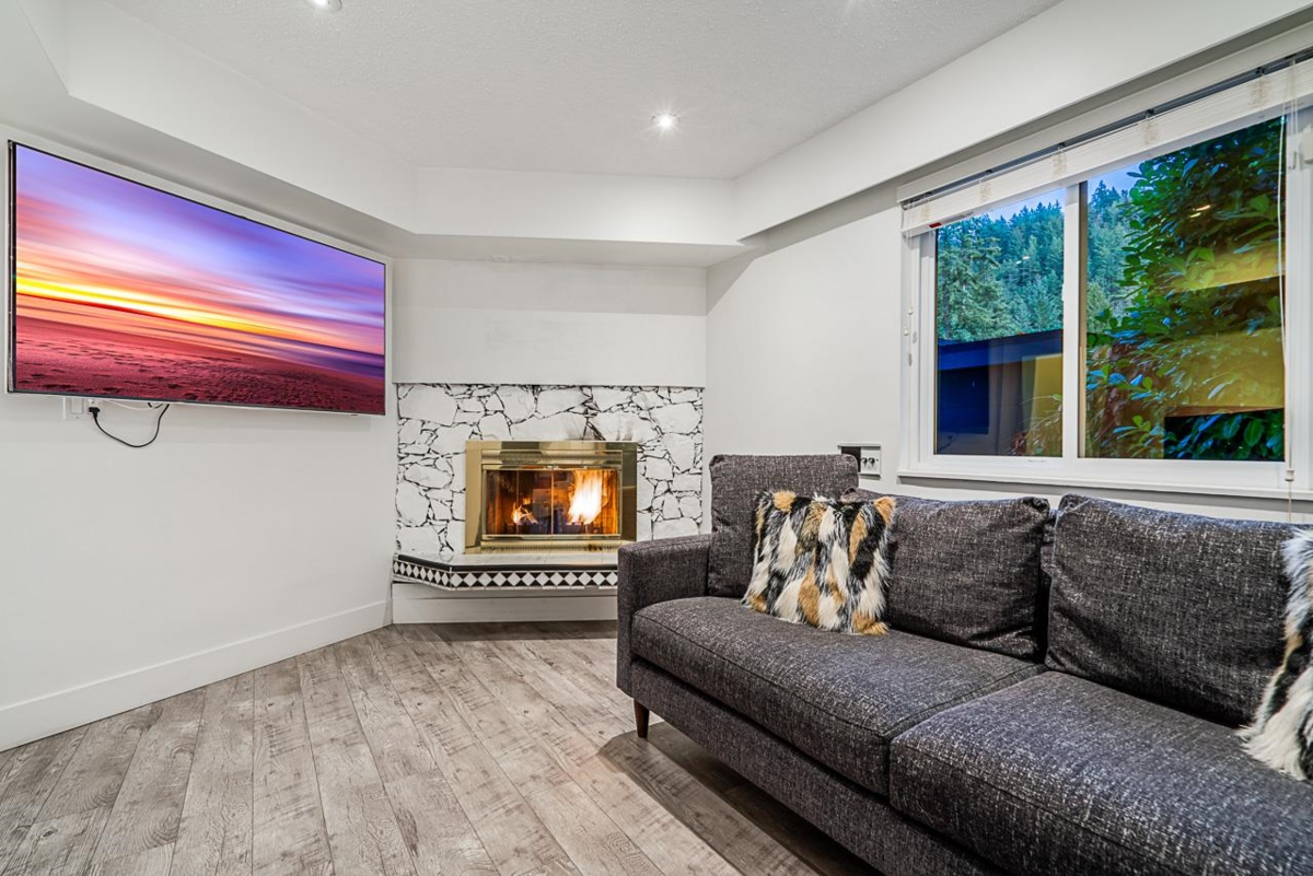 Primary Bathroom Photo of 6446 Marine Drive, West Vancouver, BC