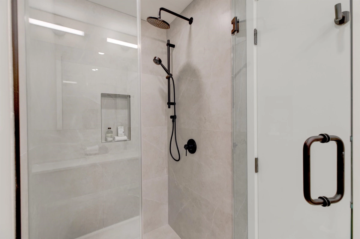 Guest Bathroom Photo of 5 339 Keary Street, New Westminster, BC