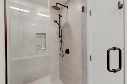 Guest Bathroom Photo of 5 339 Keary Street, New Westminster, BC