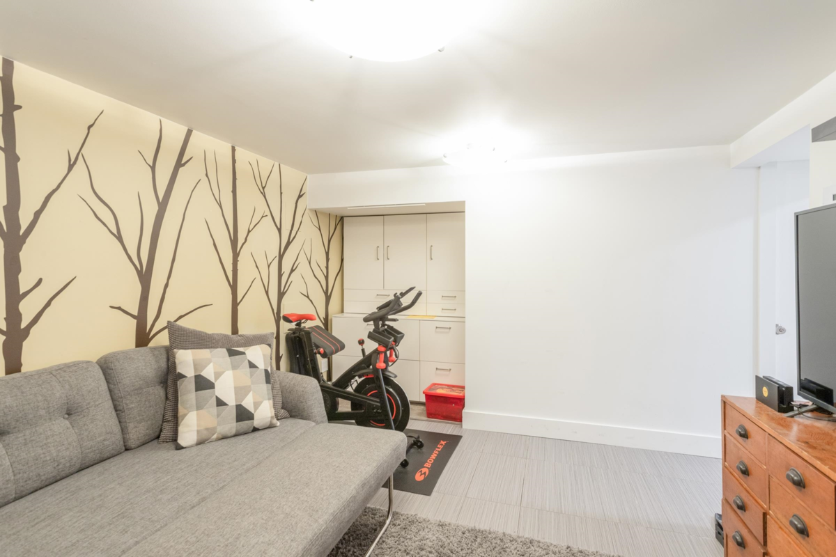 Entry Foyer Photo of 4219 Graveley Street, Burnaby, BC