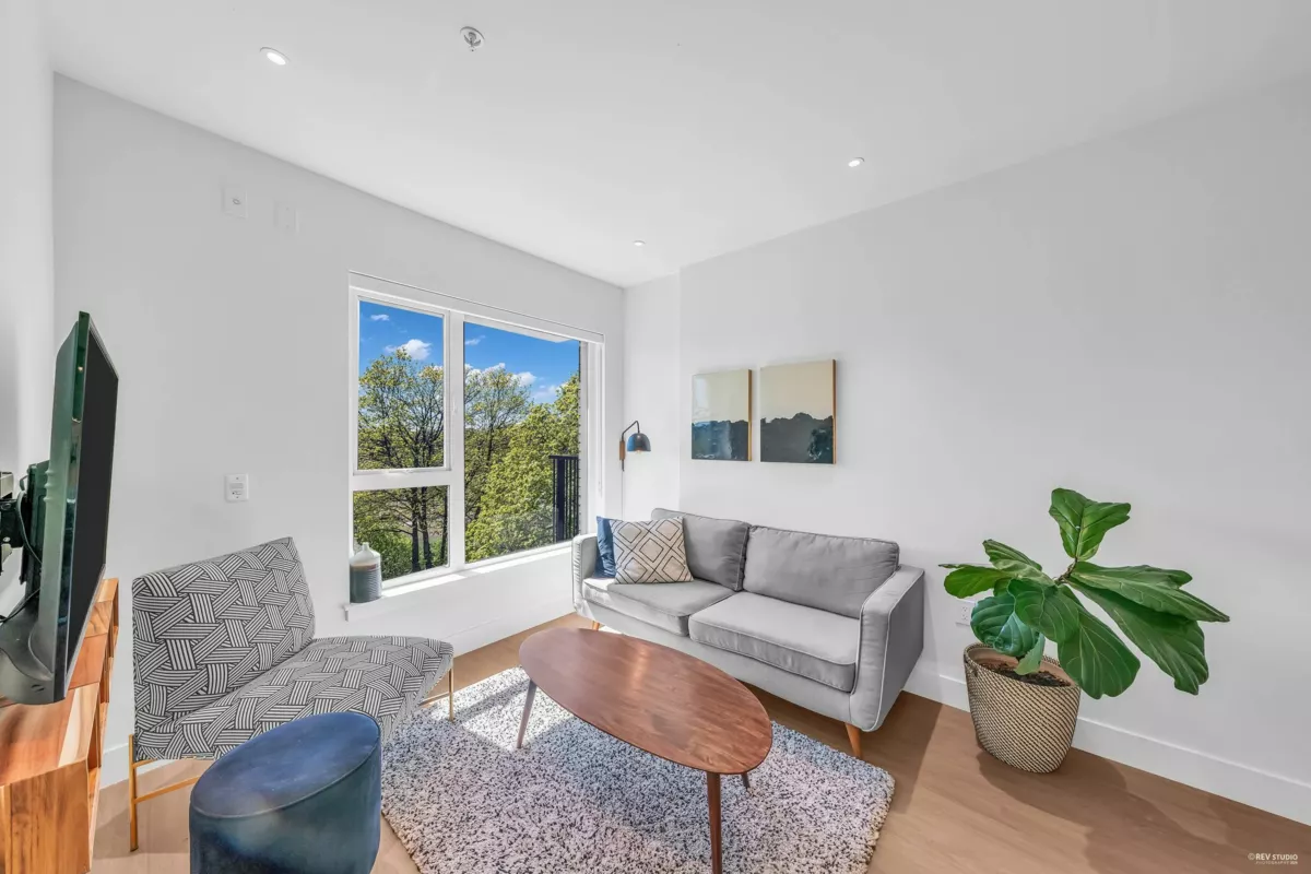 Dining Area Photo of 506 2235 E Broadway, Vancouver, BC