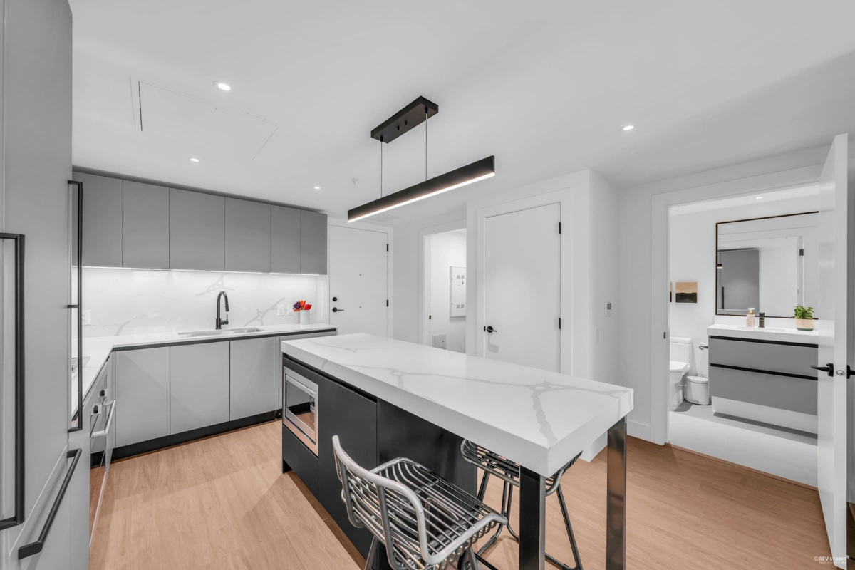 Primary Bathroom Photo of 506 2235 E Broadway, Vancouver, BC