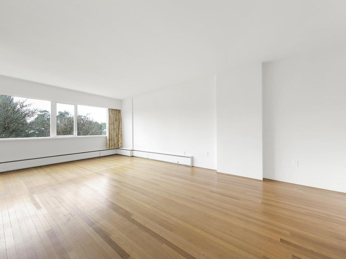 Kitchen Island Photo of 204 6026 Tisdall Street, Vancouver, BC