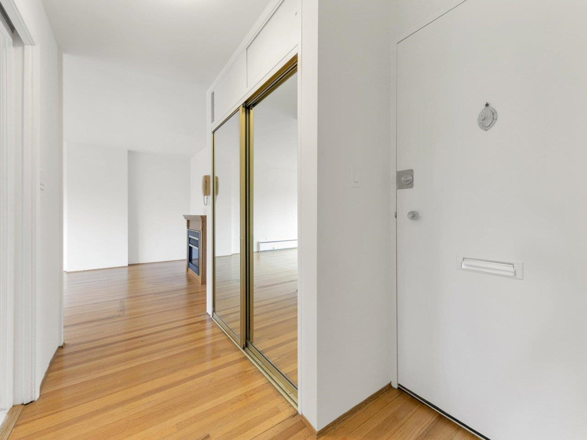 Kitchen Photo of 204 6026 Tisdall Street, Vancouver, BC