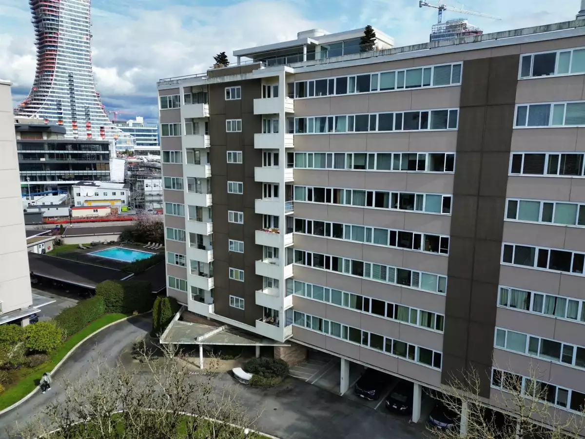 Laundry Room Photo of 204 6026 Tisdall Street, Vancouver, BC