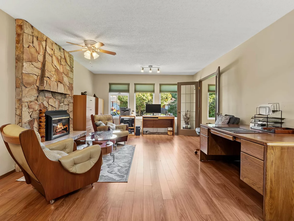 Breakfast Nook Photo of 1833 133a Street, Surrey, BC