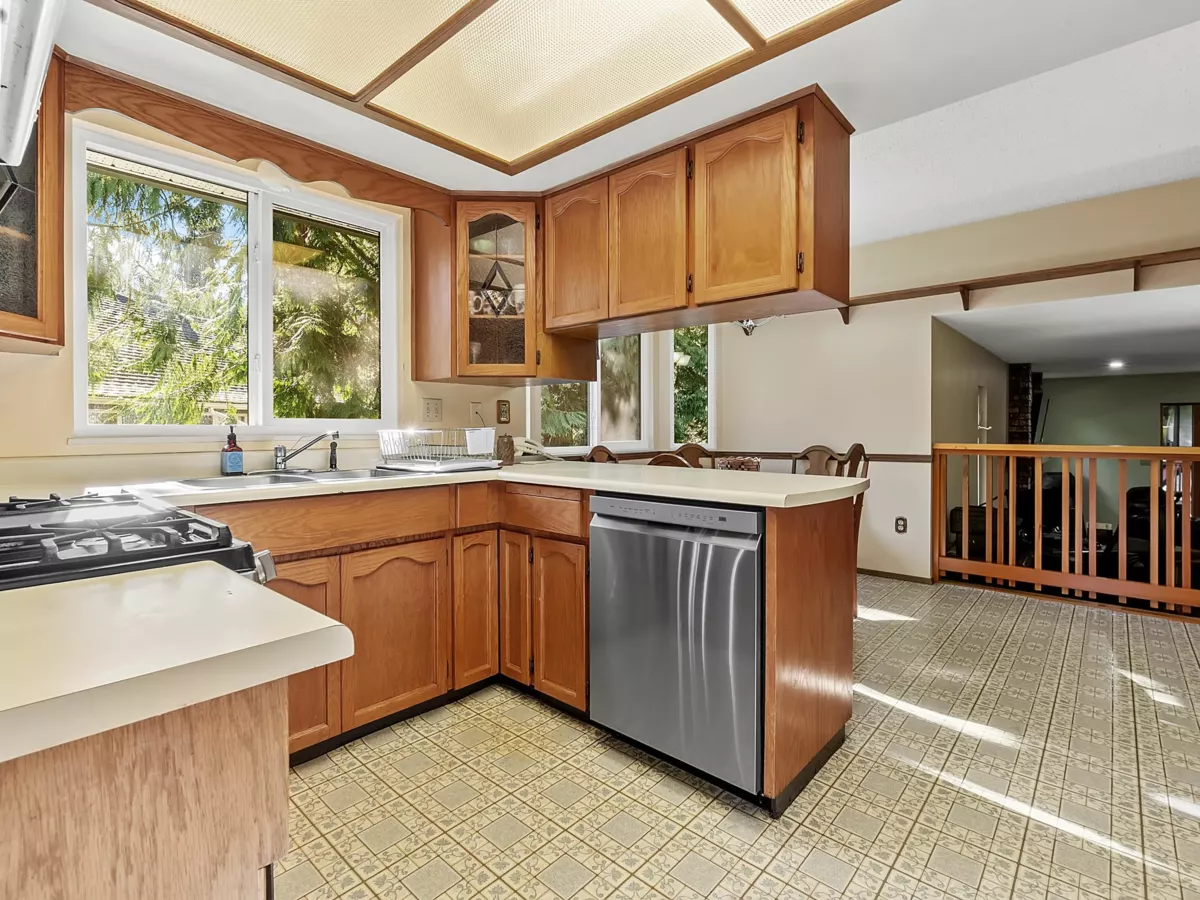 Dining Area Photo of 1833 133a Street, Surrey, BC