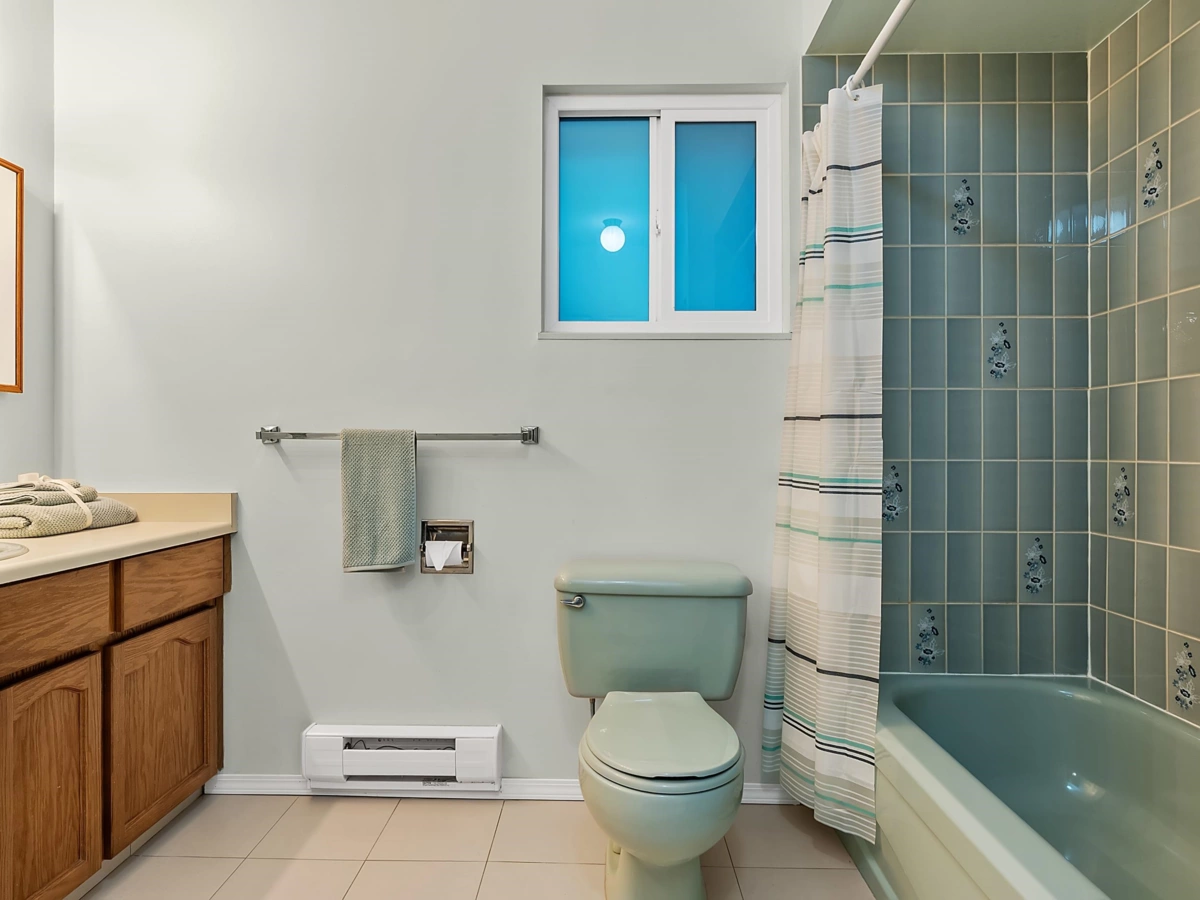 Entry Foyer Photo of 1833 133a Street, Surrey, BC