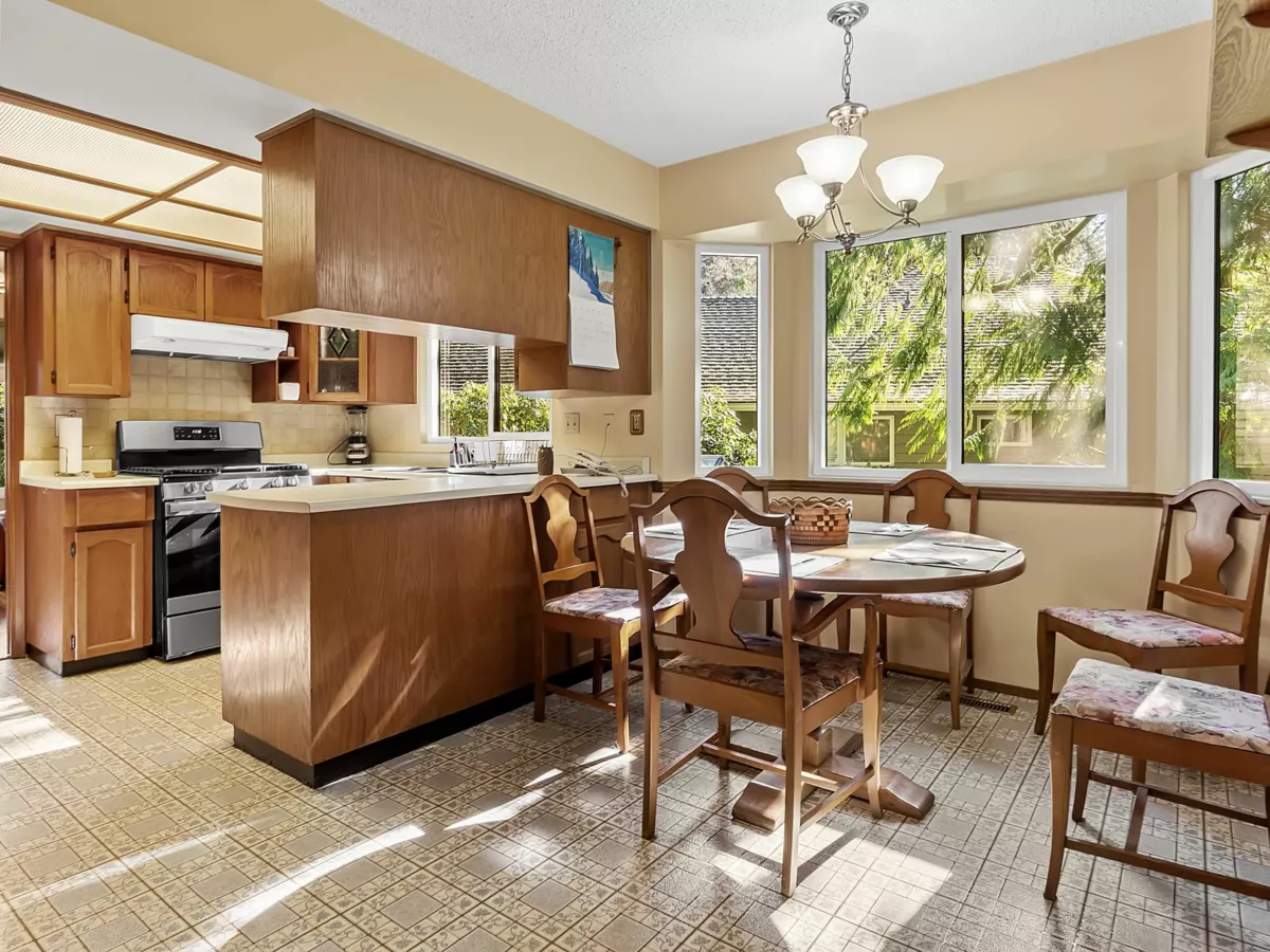 Kitchen Photo of 1833 133a Street, Surrey, BC