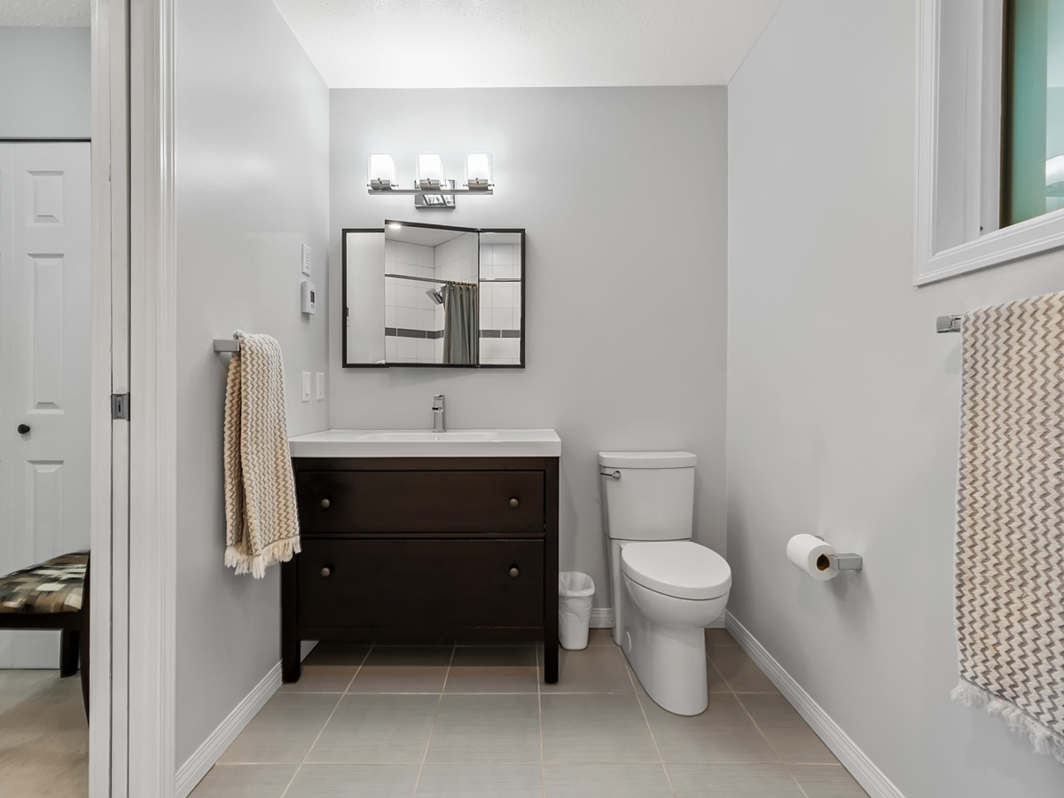 Laundry Room Photo of 1833 133a Street, Surrey, BC