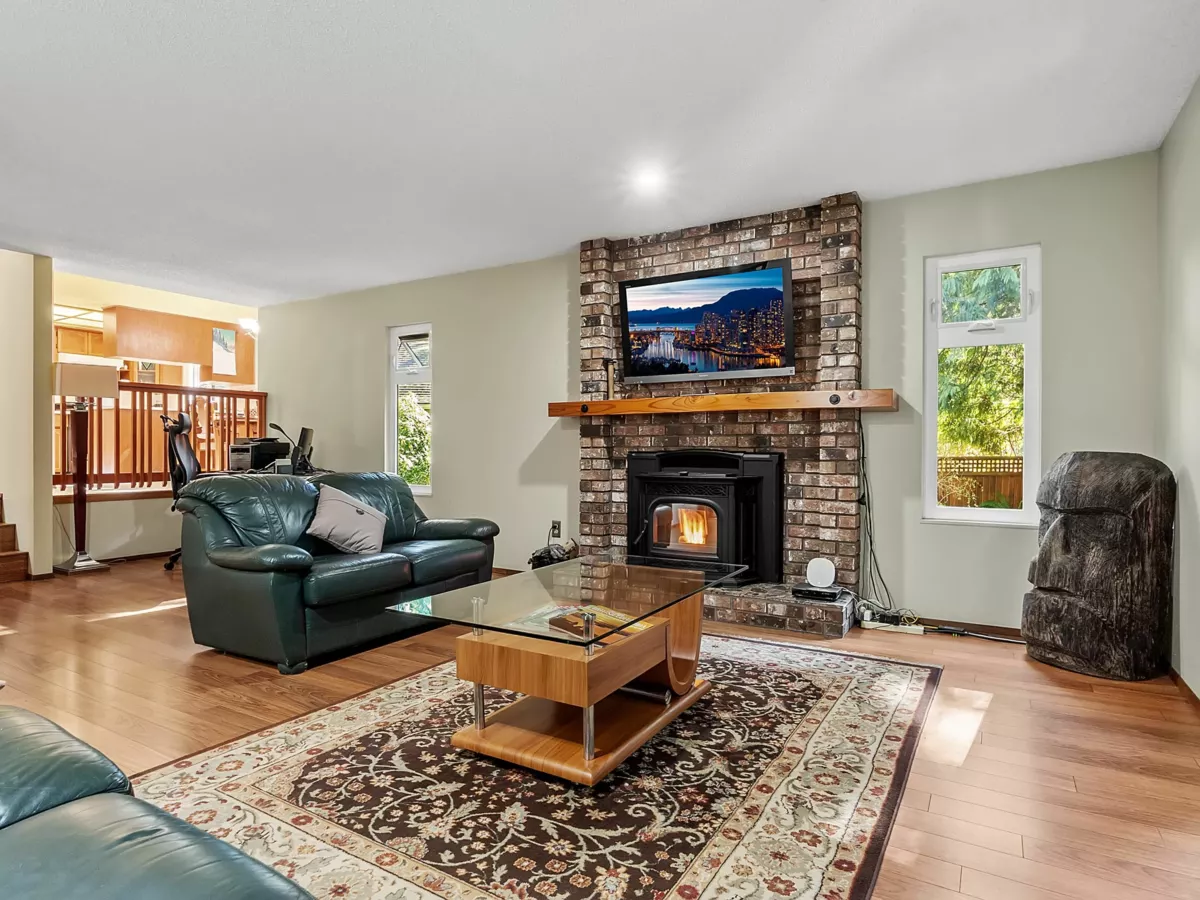 Living Room Photo of 1833 133a Street, Surrey, BC