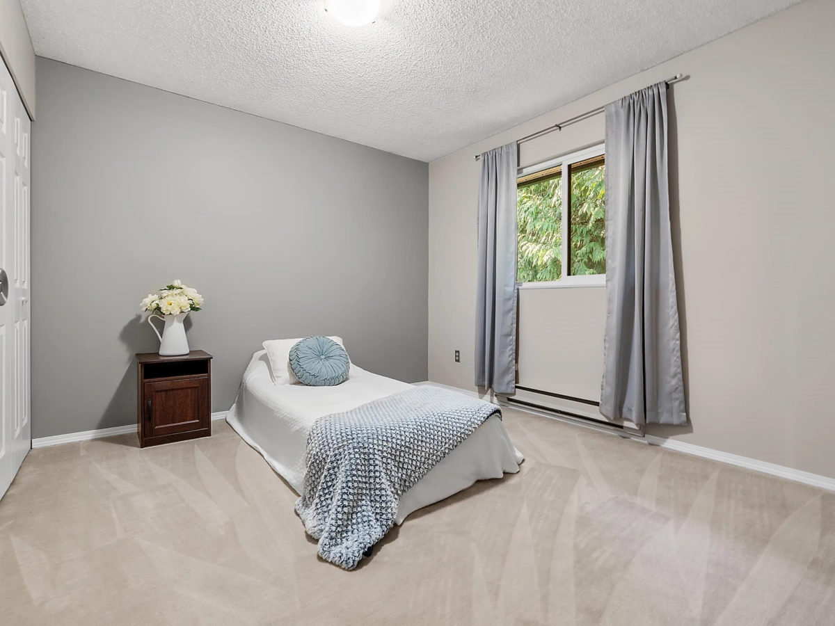 Office / Den Photo of 1833 133a Street, Surrey, BC