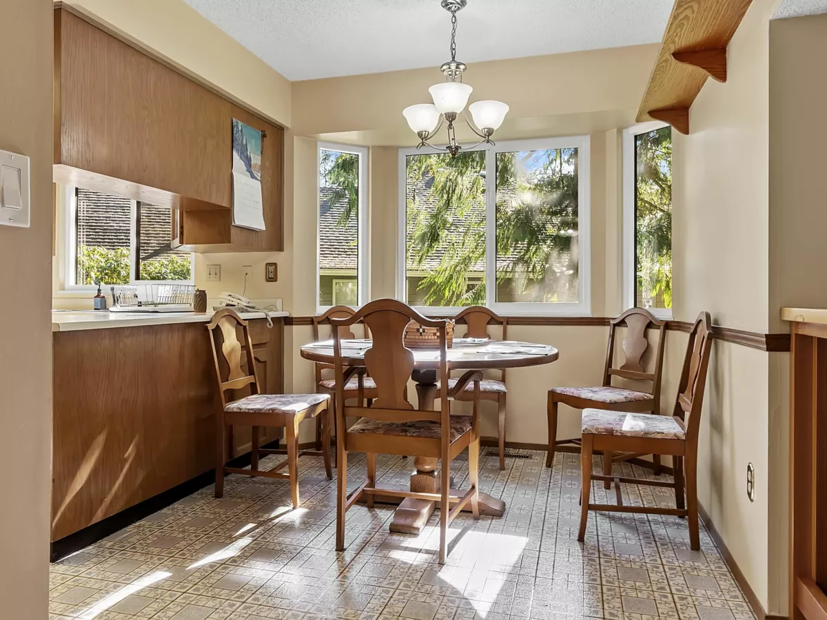 Walk-In Closet Photo of 1833 133a Street, Surrey, BC