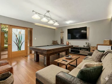 Kitchen Island Photo of 1833 133a Street, Surrey, BC