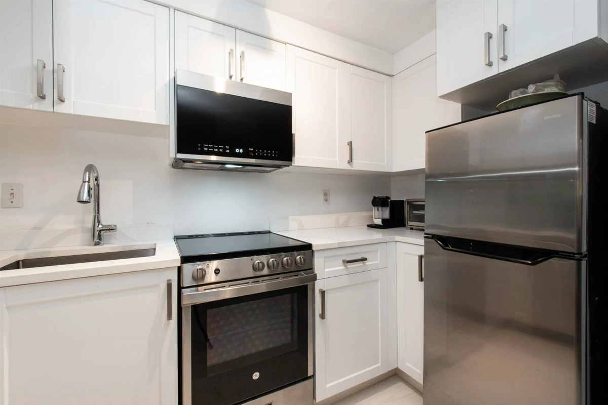 Breakfast Nook Photo of 118 1363 Clyde Avenue, West Vancouver, BC