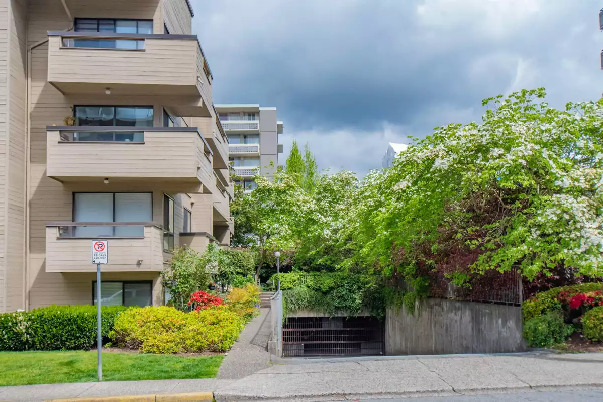Entry Foyer Photo of 118 1363 Clyde Avenue, West Vancouver, BC