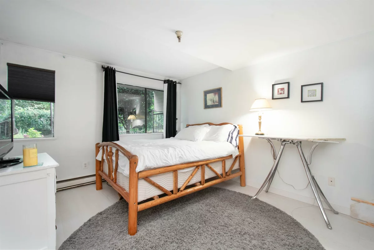 Guest Bathroom Photo of 118 1363 Clyde Avenue, West Vancouver, BC