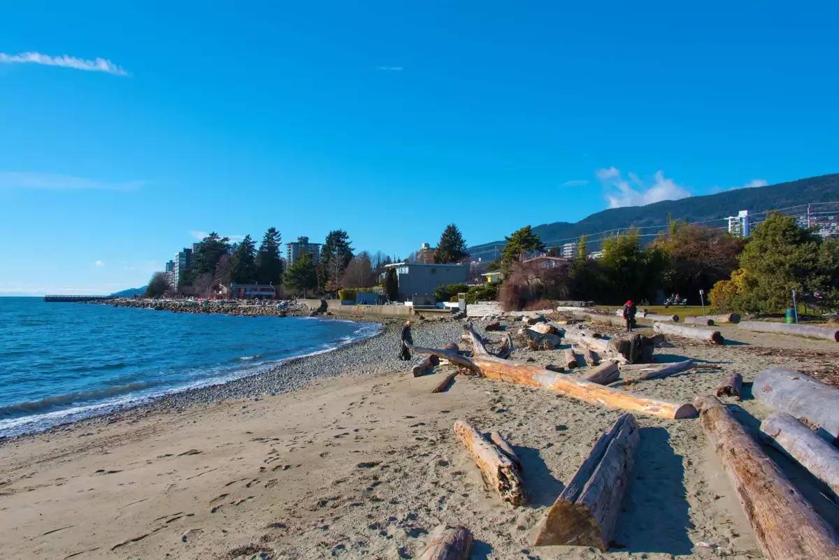 Hallway Photo of 118 1363 Clyde Avenue, West Vancouver, BC