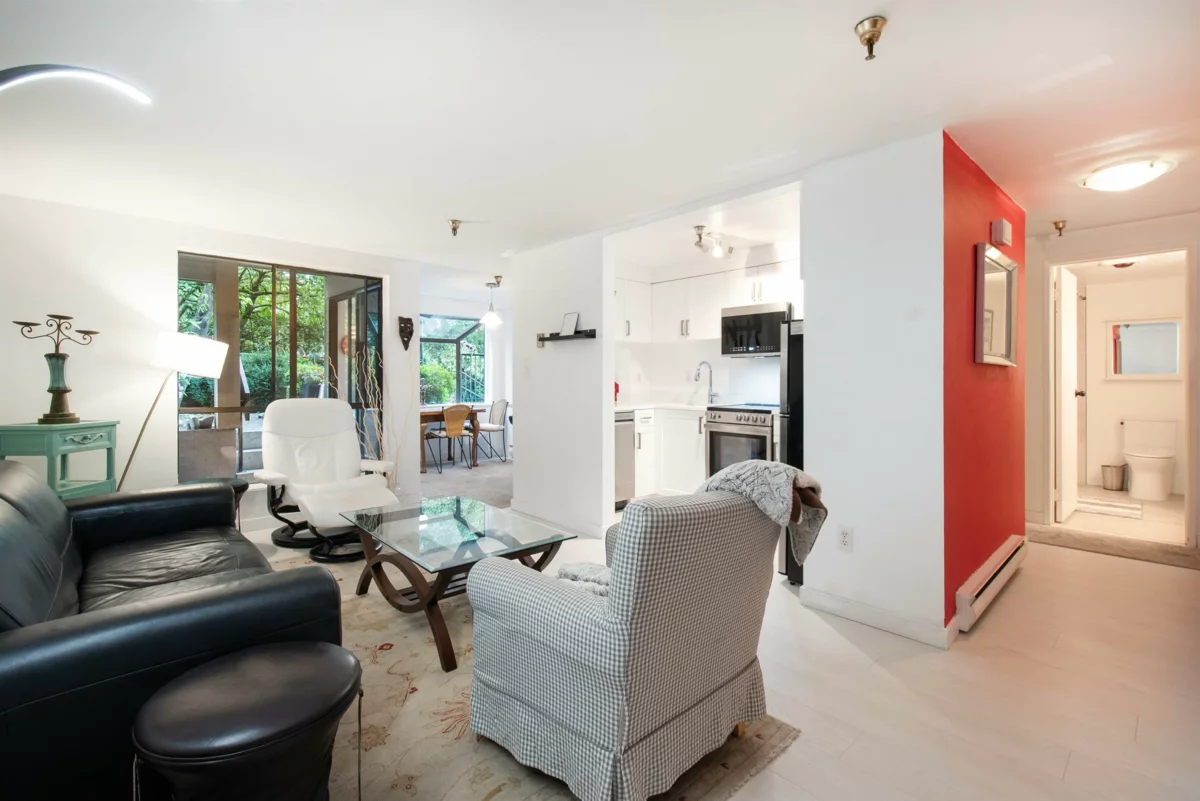 Kitchen Photo of 118 1363 Clyde Avenue, West Vancouver, BC