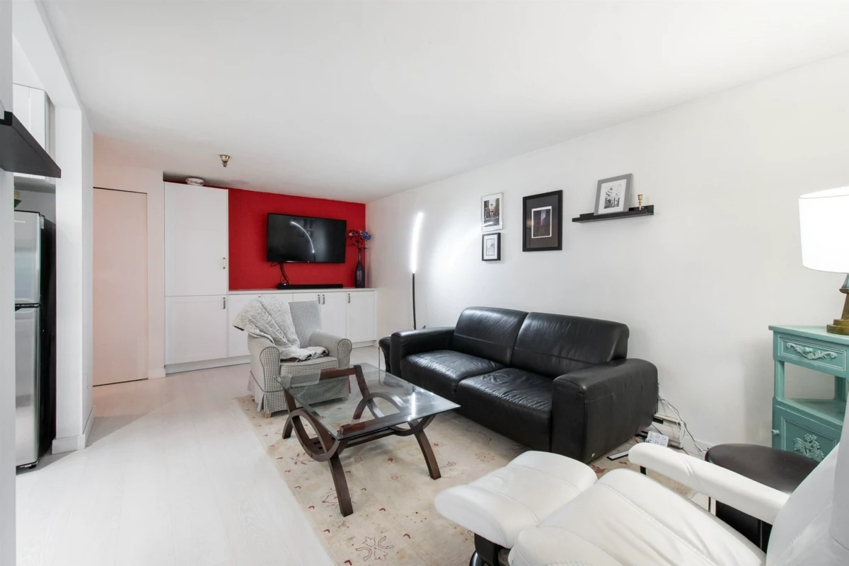 Living Room Photo of 118 1363 Clyde Avenue, West Vancouver, BC