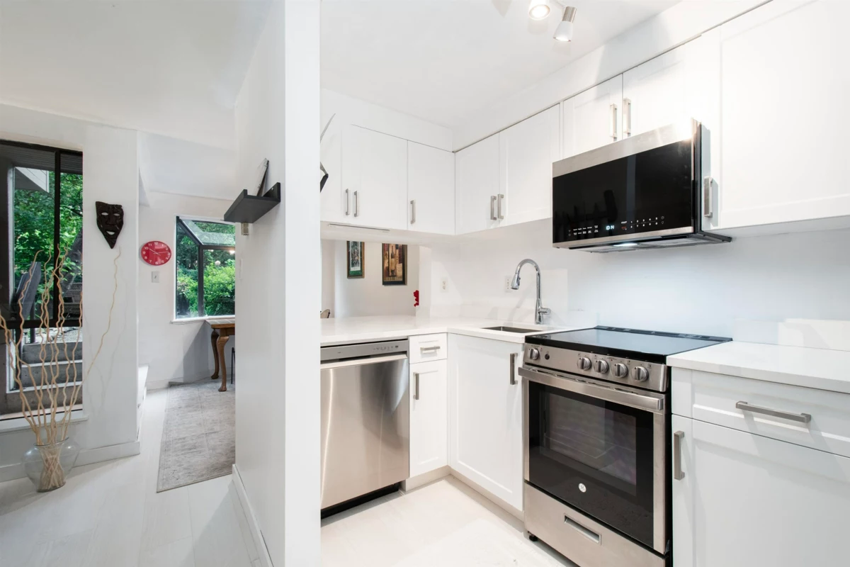 Primary Bedroom Photo of 118 1363 Clyde Avenue, West Vancouver, BC