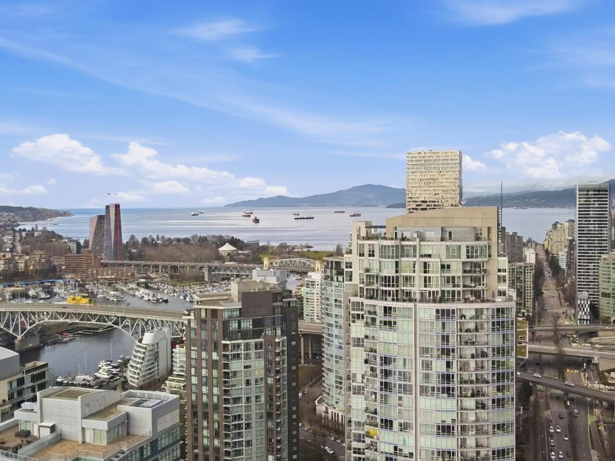 Front Yard Photo of 4302 1408 Strathmore Mews, Vancouver, BC